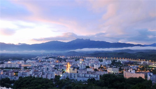 坐长椅风景拍照姿势（长椅拍照网图）
